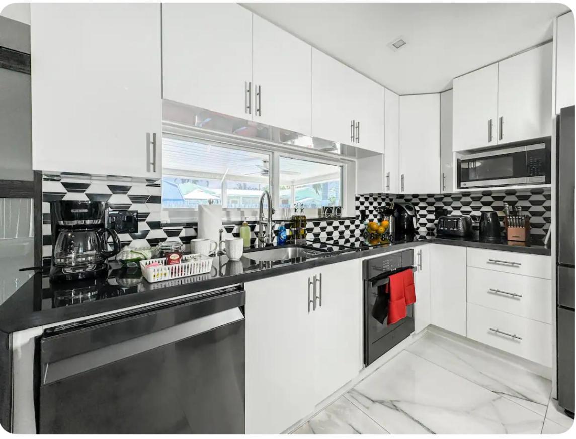 Amazing Home W Heated Pool 8 Mins To The Beach Lighthouse Point Exterior foto