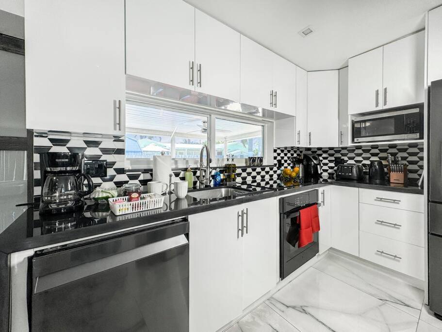 Amazing Home W Heated Pool 8 Mins To The Beach Lighthouse Point Exterior foto
