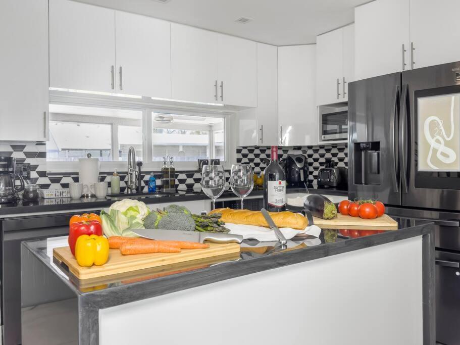 Amazing Home W Heated Pool 8 Mins To The Beach Lighthouse Point Exterior foto